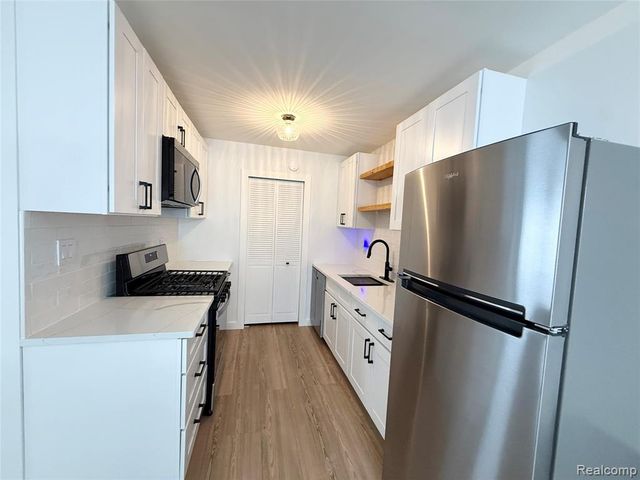 39726 Village Wood Lane, Novi, MI 48375