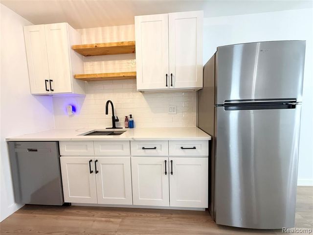 39726 Village Wood Lane, Novi, MI 48375