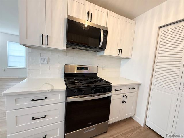 39726 Village Wood Lane, Novi, MI 48375