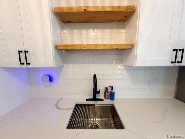 39726 Village Wood Lane, Novi, MI 48375