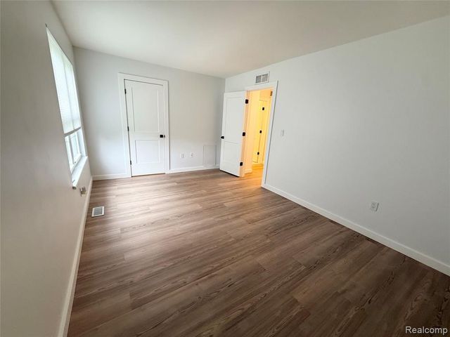 39726 Village Wood Lane, Novi, MI 48375