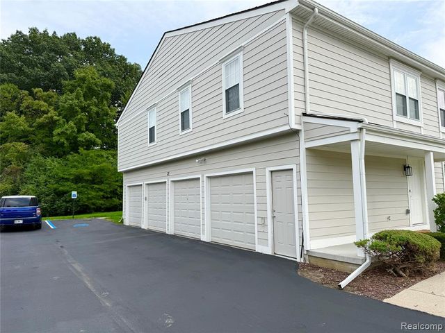 39726 Village Wood Lane, Novi, MI 48375