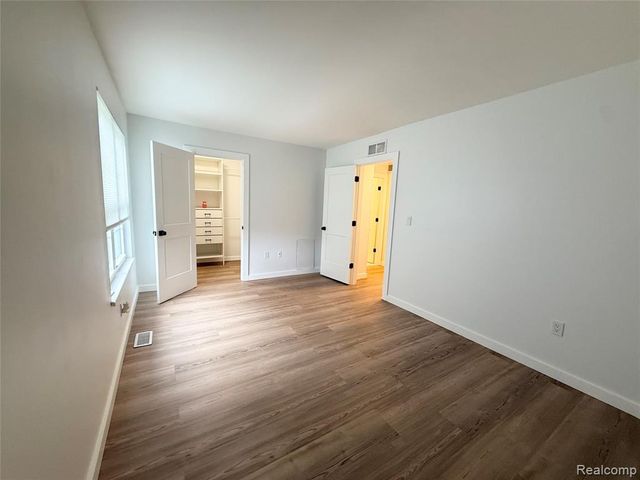39726 Village Wood Lane, Novi, MI 48375