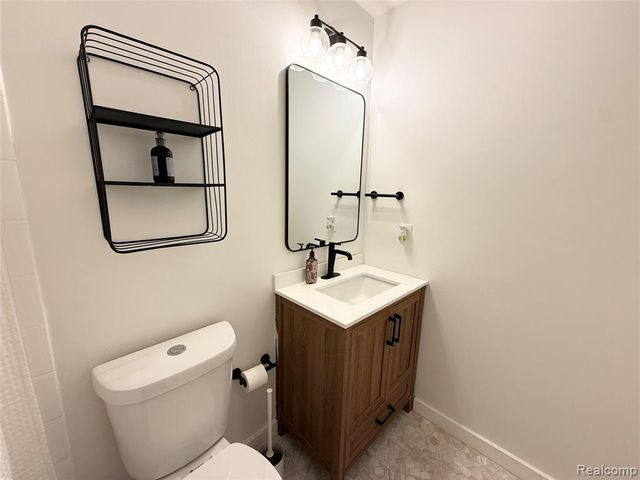 39726 Village Wood Lane, Novi, MI 48375