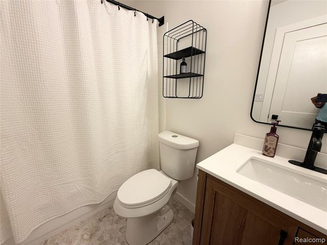 39726 Village Wood Lane, Novi, MI 48375