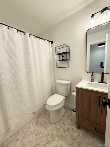 39726 Village Wood Lane, Novi, MI 48375