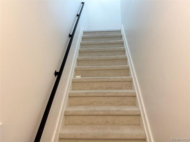 39726 Village Wood Lane, Novi, MI 48375