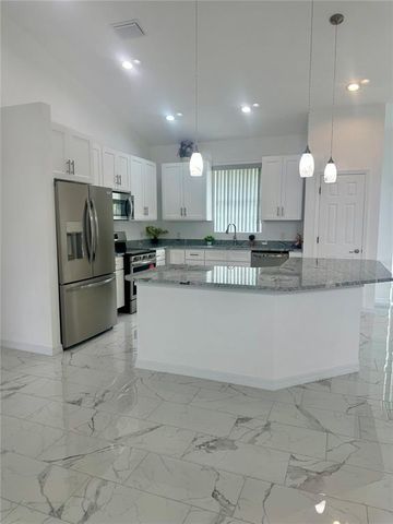 17271 E PEGGY AVE. AVENUE, Mount Dora, FL 32757