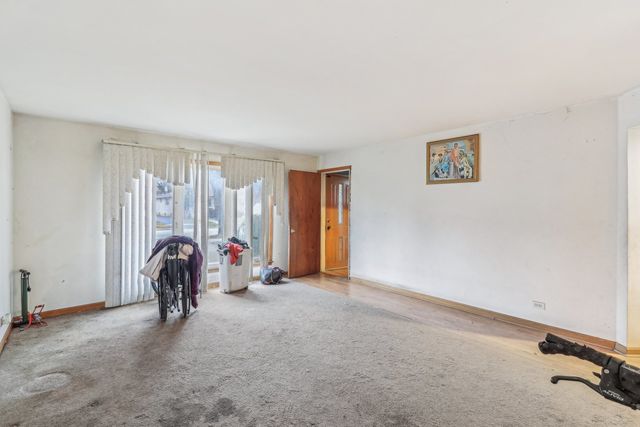 9226 S Harding Avenue, Evergreen Park, IL 60805