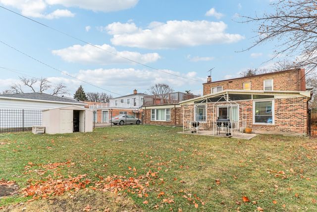 9226 S Harding Avenue, Evergreen Park, IL 60805
