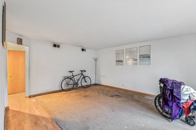 9226 S Harding Avenue, Evergreen Park, IL 60805