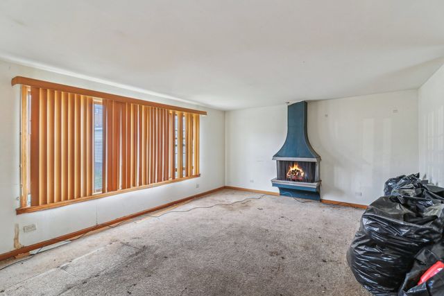 9226 S Harding Avenue, Evergreen Park, IL 60805