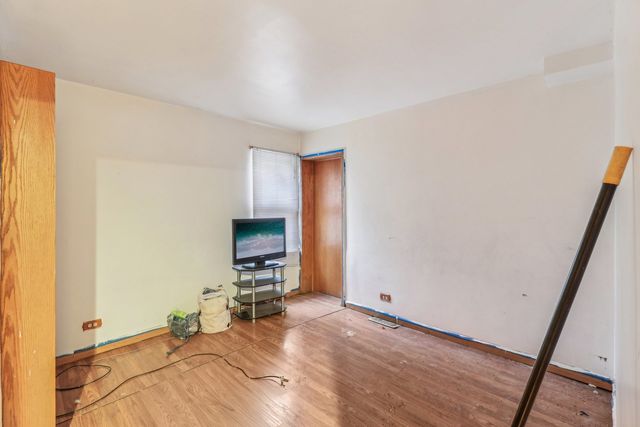 9226 S Harding Avenue, Evergreen Park, IL 60805