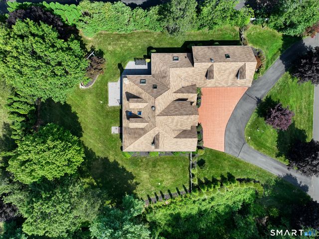 7 Regency Drive, North Haven, CT 06473