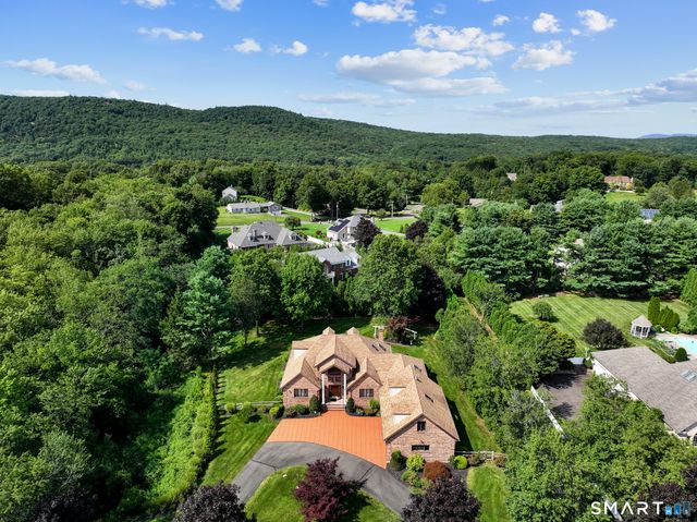 7 Regency Drive, North Haven, CT 06473