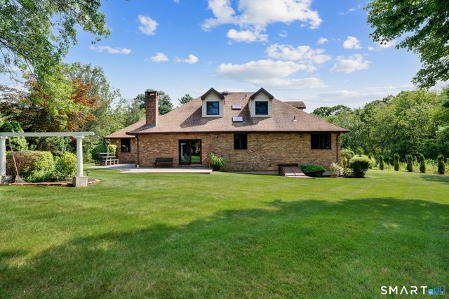 7 Regency Drive, North Haven, CT 06473