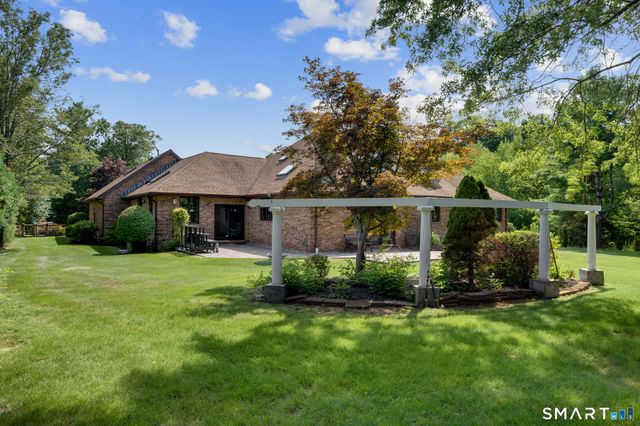 7 Regency Drive, North Haven, CT 06473