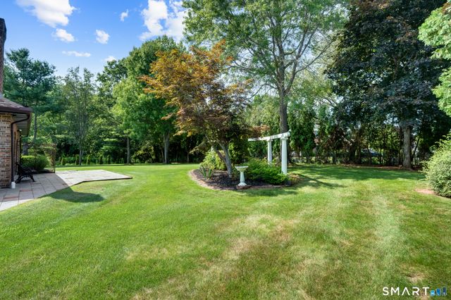 7 Regency Drive, North Haven, CT 06473