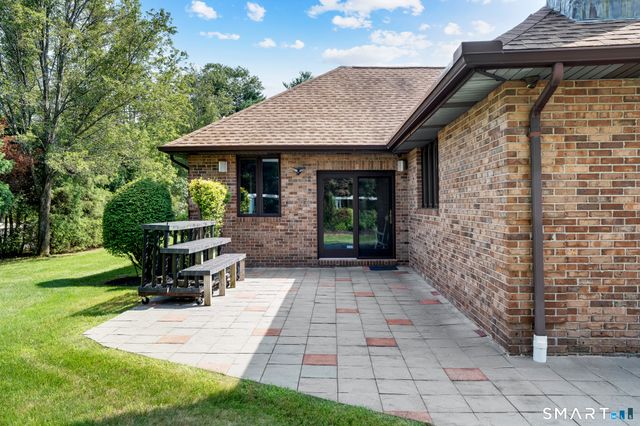 7 Regency Drive, North Haven, CT 06473
