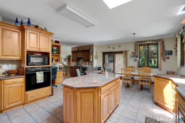 7 Regency Drive, North Haven, CT 06473