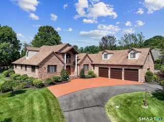 7 Regency Drive, North Haven, CT 06473