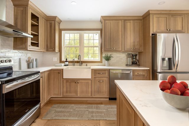 10 Knollwood Dr, Mattapoisett, MA 02739