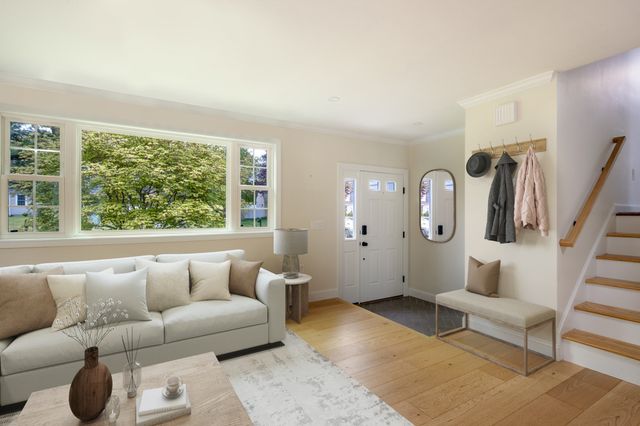 10 Knollwood Dr, Mattapoisett, MA 02739