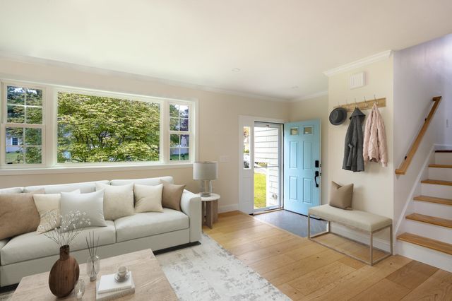 10 Knollwood Dr, Mattapoisett, MA 02739