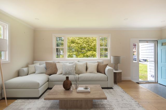 10 Knollwood Dr, Mattapoisett, MA 02739