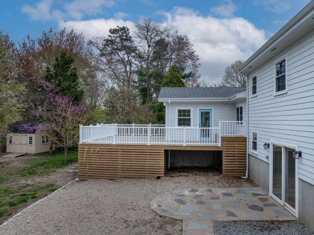 10 Knollwood Dr, Mattapoisett, MA 02739
