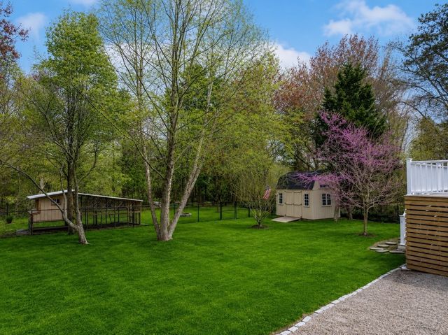 10 Knollwood Dr, Mattapoisett, MA 02739