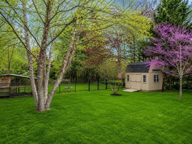 10 Knollwood Dr, Mattapoisett, MA 02739