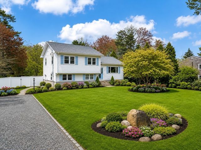 10 Knollwood Dr, Mattapoisett, MA 02739
