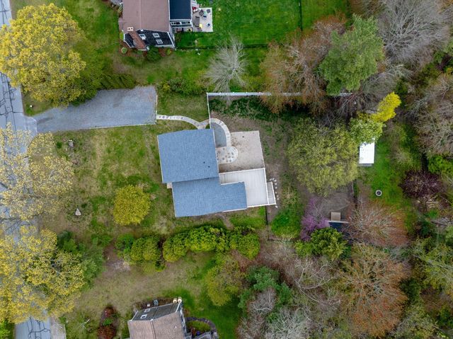 10 Knollwood Dr, Mattapoisett, MA 02739