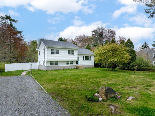 10 Knollwood Dr, Mattapoisett, MA 02739