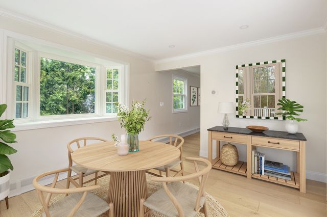 10 Knollwood Dr, Mattapoisett, MA 02739