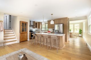 10 Knollwood Dr, Mattapoisett, MA 02739