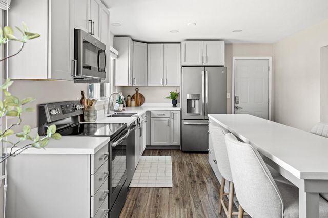 1708 3rd Street S, Moorhead, MN 56560