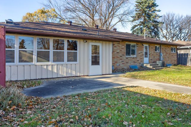 1708 3rd Street S, Moorhead, MN 56560