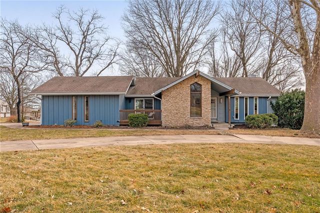 131 Seneca Lane, Lake Winnebago, MO 64034