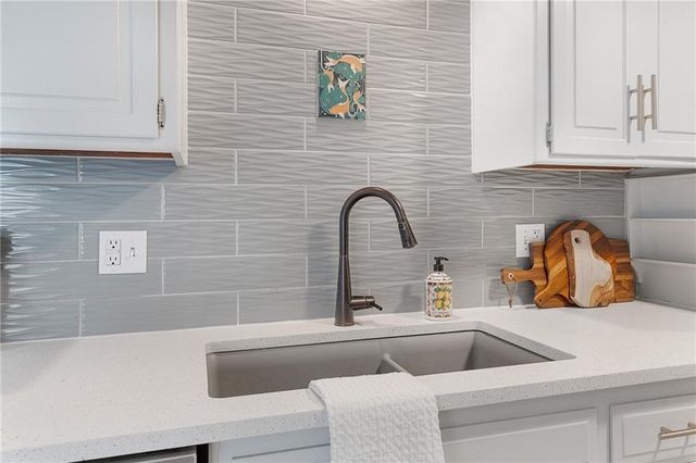 131 Seneca Lane, Lake Winnebago, MO 64034