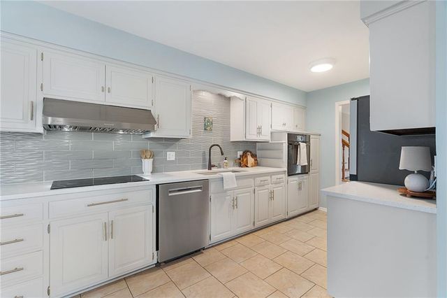 131 Seneca Lane, Lake Winnebago, MO 64034