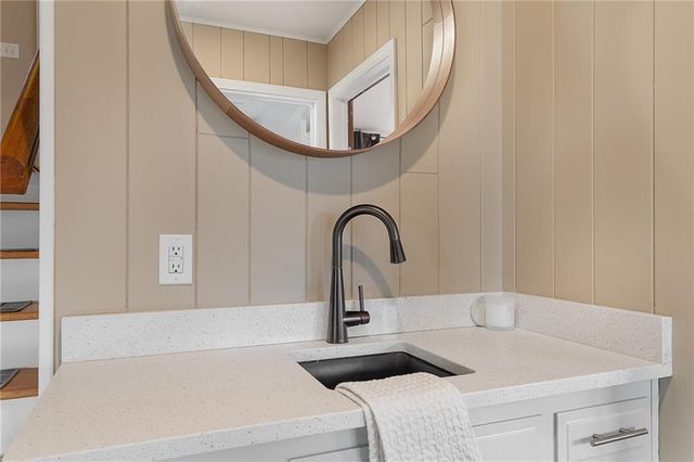 131 Seneca Lane, Lake Winnebago, MO 64034