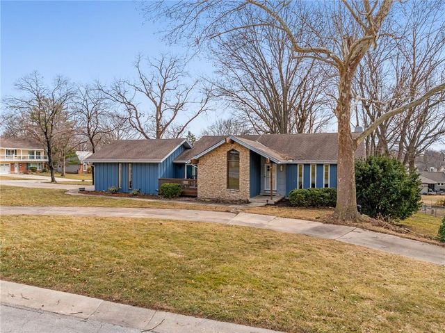 131 Seneca Lane, Lake Winnebago, MO 64034