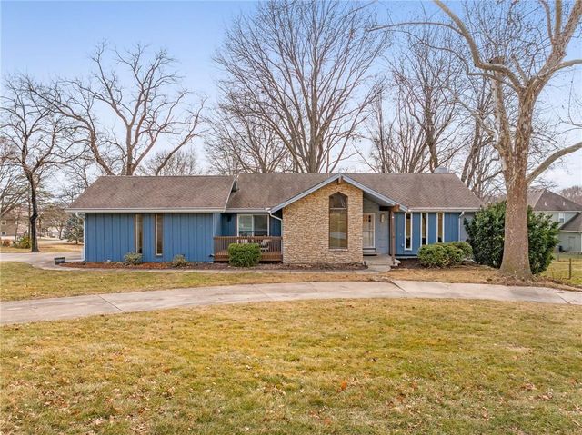 131 Seneca Lane, Lake Winnebago, MO 64034