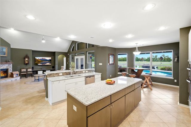 12416 County Road 201, Plantersville, TX 77363