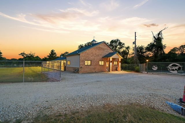 12416 County Road 201, Plantersville, TX 77363