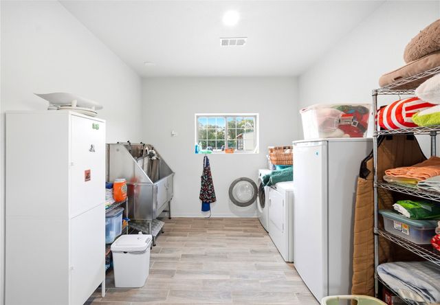 12416 County Road 201, Plantersville, TX 77363