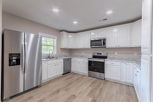 635 Harbert Dr, Savannah, TN 38372