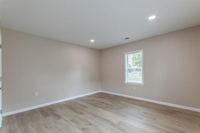 635 Harbert Dr, Savannah, TN 38372